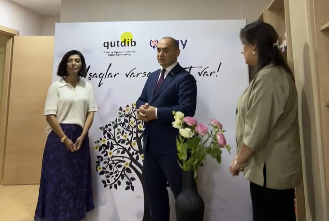 Balaca vətəndaşlarla böyük söhbət: Millət vəkili yay məktəbində (FOTO)